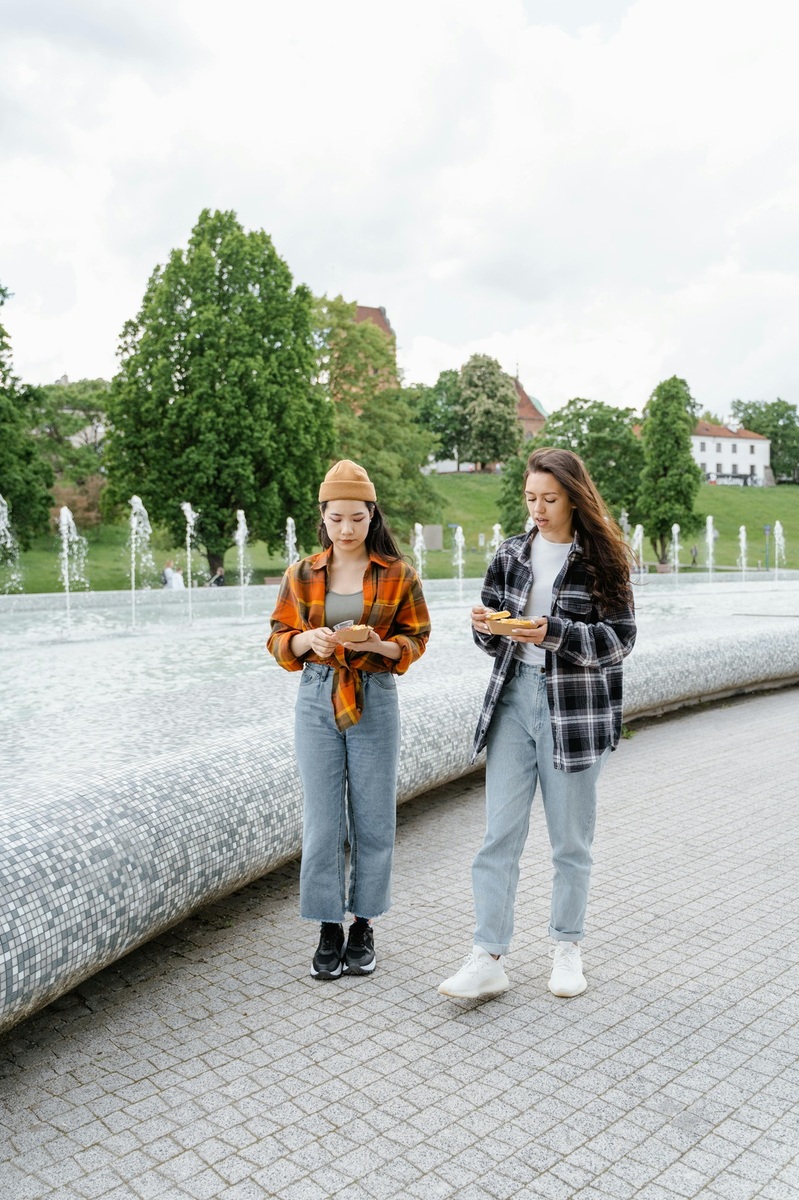 Sladění parapetů a interiéru: materiály, barvy a styl