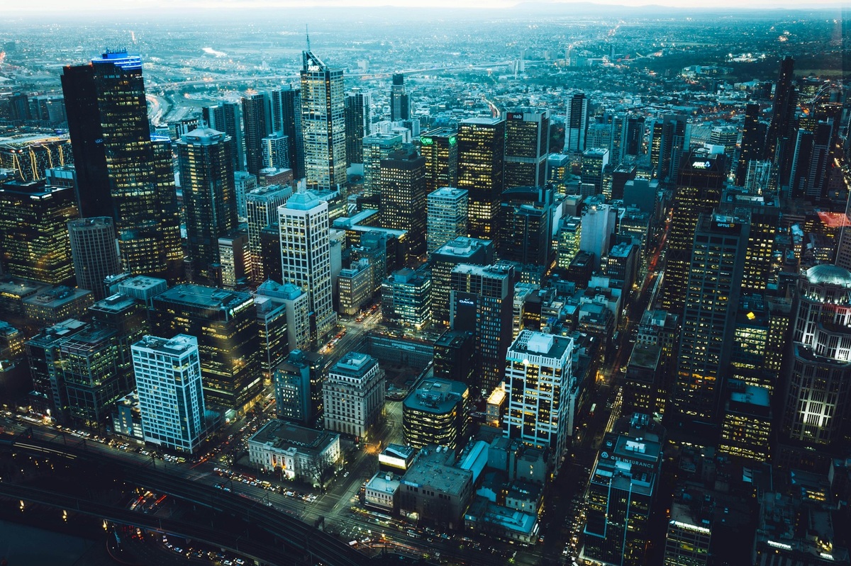 Historický vývoj slovenského pravopisu od fonetiky po etymológiu